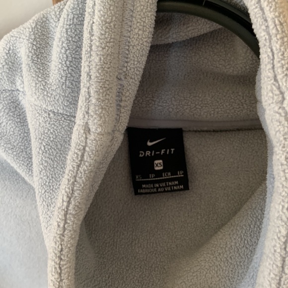 Nike Pull Over - Picture 6 of 11